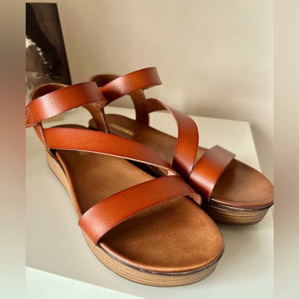 Platform Sandals Size 7.5M
